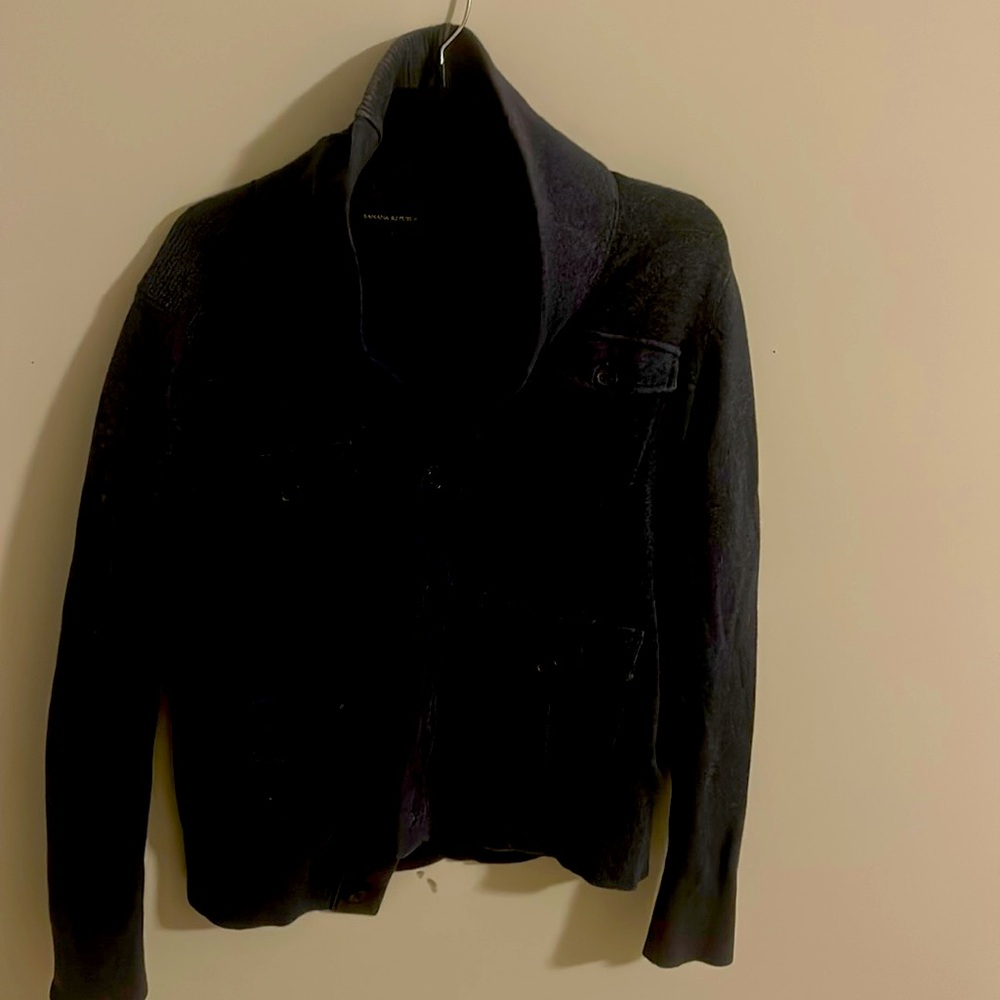 Banana Republic Cardigan Shawl Collar.

Men’s Medium.
Smoke Free Home.